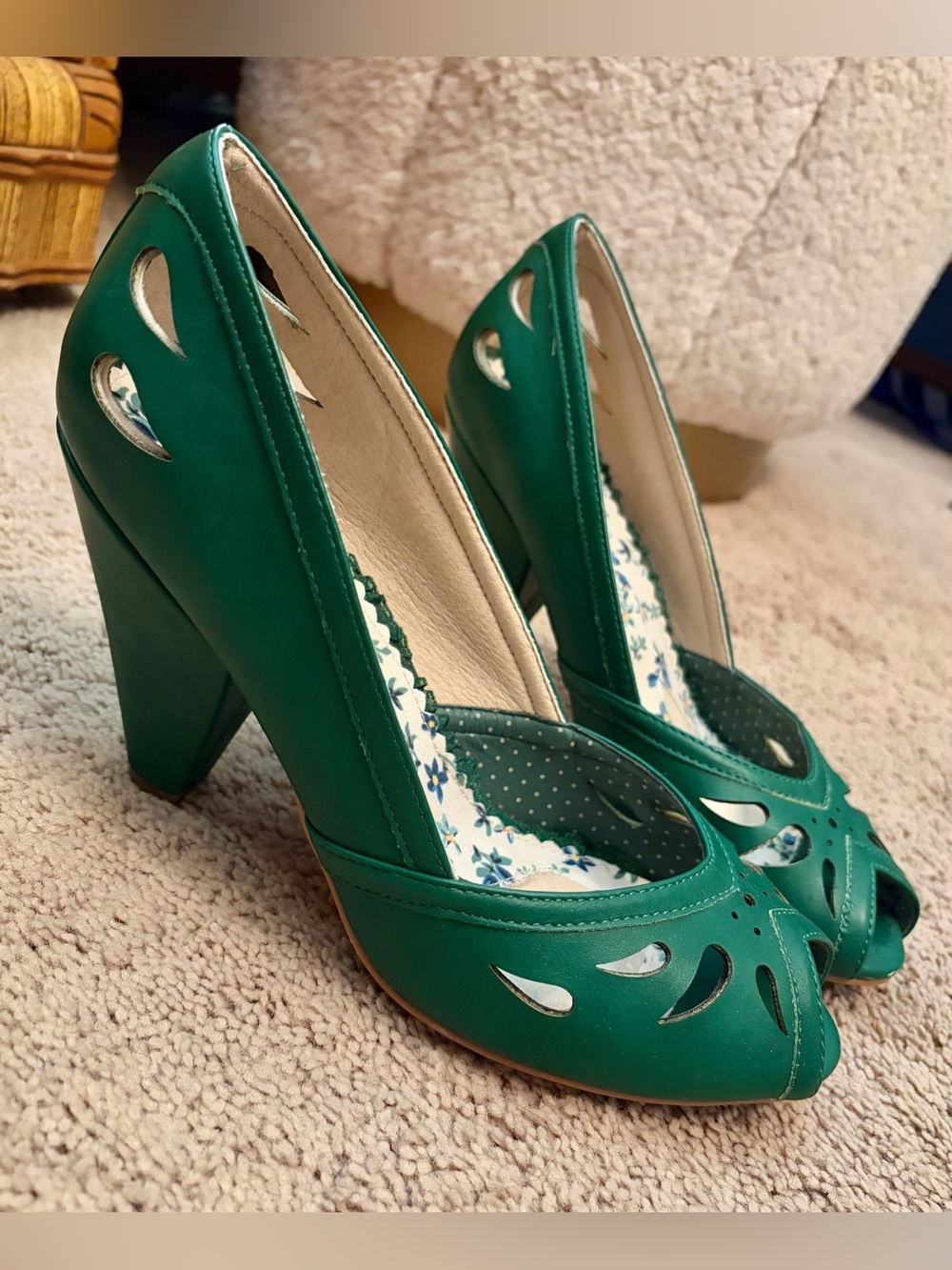 Bettie Page 1940s Green Peep-Toe Cutout Pumps Heels Size 10